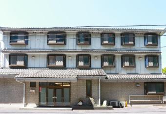                 allows 18 year olds to book a room