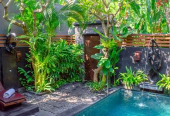 Swaran 1 BR Private Pool Villa NE46 has rooms with a private hot tub