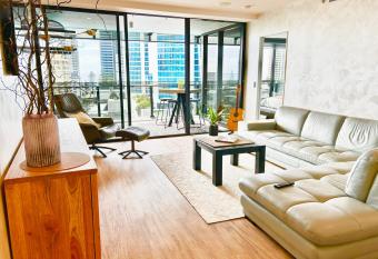 Deluxe 1BR Couple & Family Ocean Apartment, Circle on Cavill, Surfers Paradise has rooms with a private hot tub