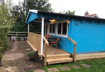 Beckside Lodge has Balcony rooms