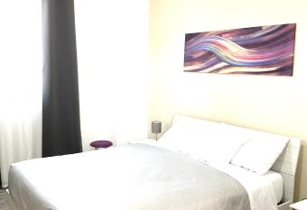 Guest house LangAmore has rooms with a private hot tub