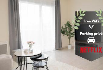 L     l  gant - T2 - 10 min a  roport - Parking priv   has Balcony rooms