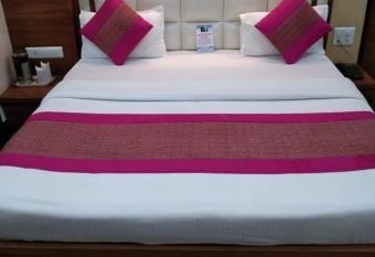 HOTEL DHANUA PALACE has Balcony rooms