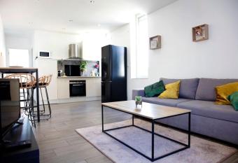 Jolie T2 lumineux bien plac   avec terrasse - stationnement gratuit - wifi has Balcony rooms