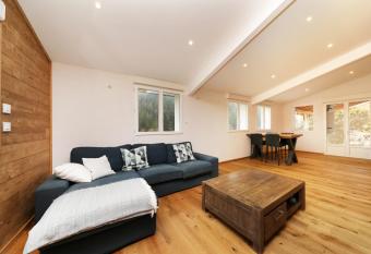 G  te L Echapp  e de 2    10 pers r  nov      neuf has Balcony rooms