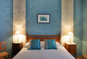 Hospedaria Moiras Encantadas allows 18 year olds to book a room