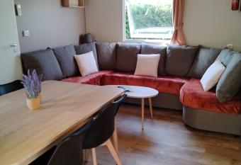 Les Charmettes has Balcony rooms