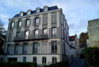 bel appart. / r  sidence de standing / plein centre allows 18 year olds to book a room