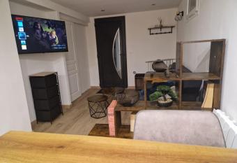 Charming apartment near La D  fense, Paris has Balcony rooms