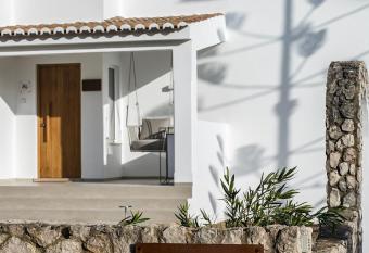 Casa Mal  a Luxury Guest House allows 18 year olds to book a room