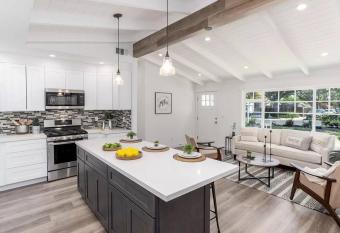 Lux Pool Oasis, 3BR,Chic Kitchen has rooms with a private hot tub