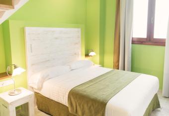 Ad Hoc Carmen has Balcony rooms