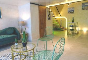 Departamento Dakota allows 18 year olds to book a room