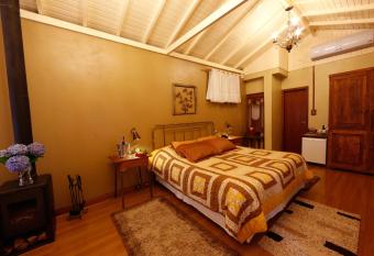 Pousada Casa de Pedra allows 18 year olds to book a room