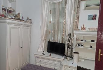 Sia s Home has rooms with a private hot tub