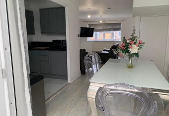 Casa Elisa allows 18 year olds to book a room