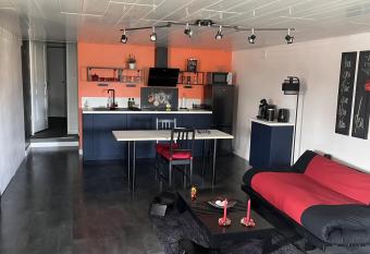 Comme dans un   crin - T2 de 50 m   avec jardin, terrasse et piscine has Balcony rooms