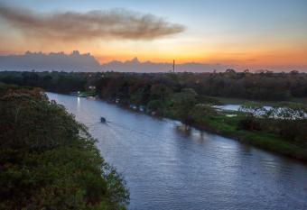 Natural Lodge Ca  o Negro allows 18 year olds to book a room