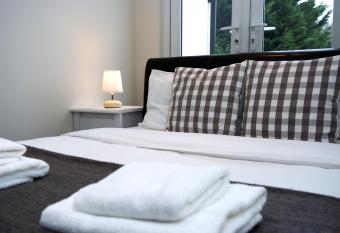 Guest House London has Balcony rooms