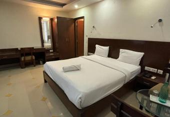 Tipsyy Inn & Suites Jaipur has Smoking rooms
