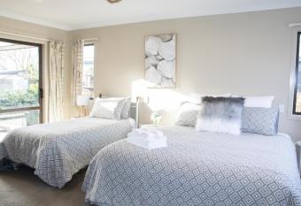 1 minutes to Westfield has Balcony rooms