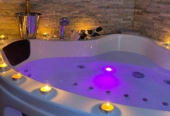 *Le Murmure de d  tente Guerl  dan allows 18 year olds to book a room