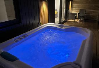 Glenariff Forest Redwood Lodge has Balcony rooms