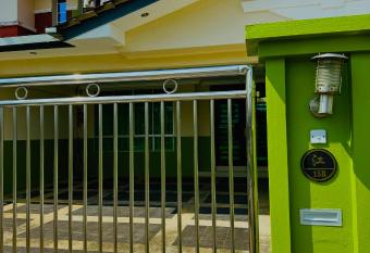 HmAirbnb@Two has Balcony rooms