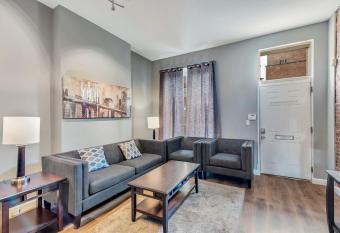 Settle into Soulard 6 Bedrooms 4 full baths allows 18 year olds to book a room