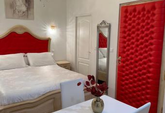 Petit studio presbyt  re dans L   glise allows 18 year olds to book a room