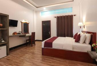 Lucky Garden Boutique has rooms with a private hot tub