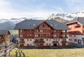 Appartement St Fran  ois Longchamp has Balcony rooms