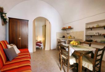 Corte Antica 2 has Balcony rooms