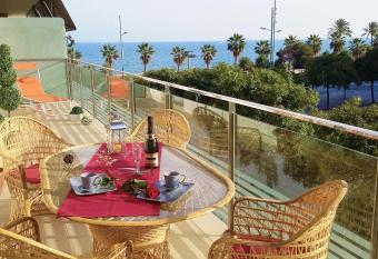 ALEXANDRA  s BEACH-PORT has Balcony rooms