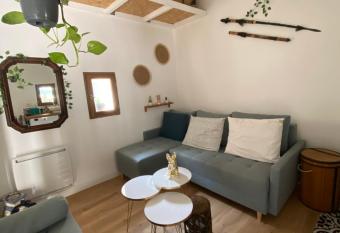 Logement atypique avec jacuzzi inclus allows 18 year olds to book a room