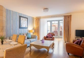 Abbey Church 9 The Nave 2 bedroom Luxury Self catering apartment in Historic Abbey has Balcony rooms