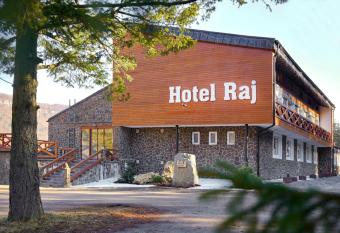 Hotel Raj has Balcony rooms