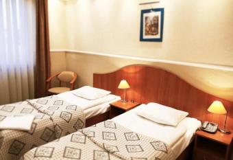 Hotel Korona & Restauracja allows 18 year olds to book a room