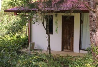 Cabina de monta  a allows 18 year olds to book a room