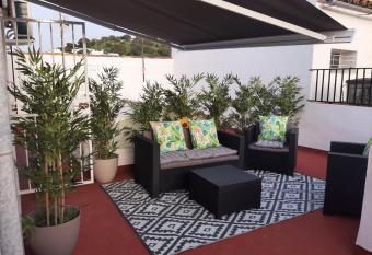 Aires de Grazalema has rooms with a private hot tub