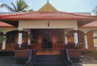 NILAM NAALUKETT has Balcony rooms