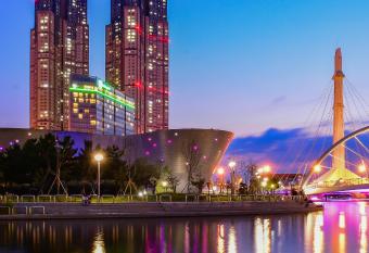 Holiday Inn Incheon Songdo, an IHG Hotel allows 18 year olds to book a room