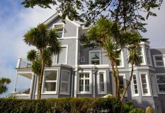 The Lerryn has Balcony rooms