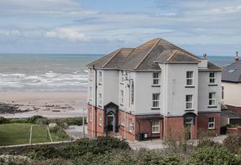 Bailey Ground Lodge allows 18 year olds to book a room