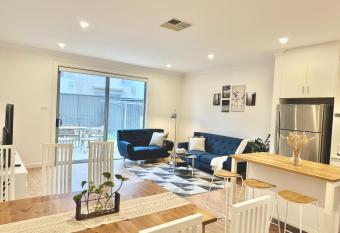 Fully Equipped 3BR-Townhouse has Balcony rooms