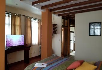 Finca Paraiso Mountain Retreat near San Jose Airport has Balcony rooms