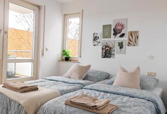 Stilvolles Studio nahe Messe und Airport has Balcony rooms