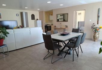 maison de plain-pied has Balcony rooms