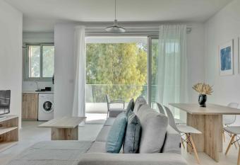 Phaedrus Living: City Center Residences Emerald allows 18 year olds to book a room