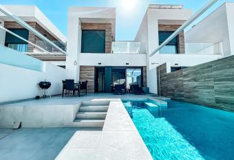 Fee4Me Villa with Pool on the Costa Blanca allows 18 year olds to book a room